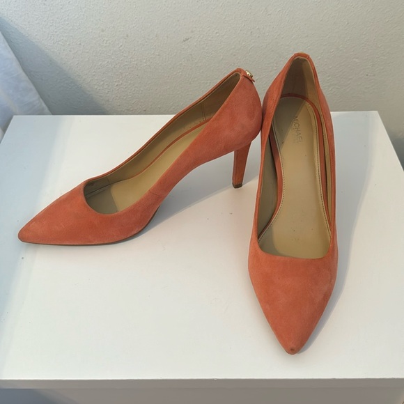 Michael Kors Peach Pumps - Picture 1 of 7